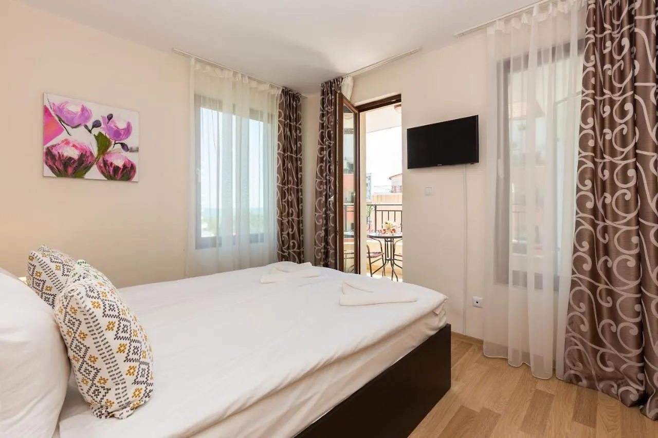 Apartments Flora 1 0*, Бургас Болгария